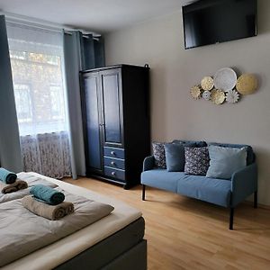 Zimmer mit Kingsize-Bett